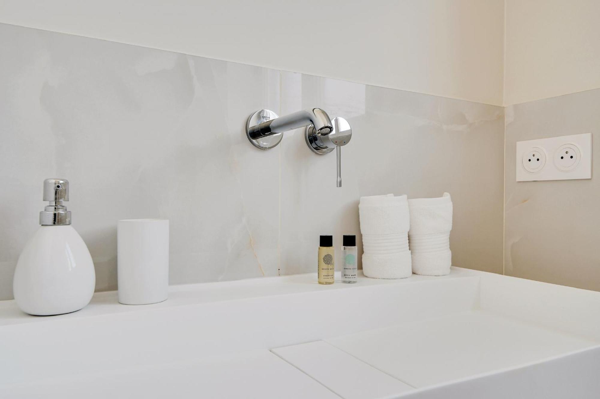 Suite Deluxe 1 By Les Maisons De Charloc Homes Boulogne-Billancourt Exterior photo